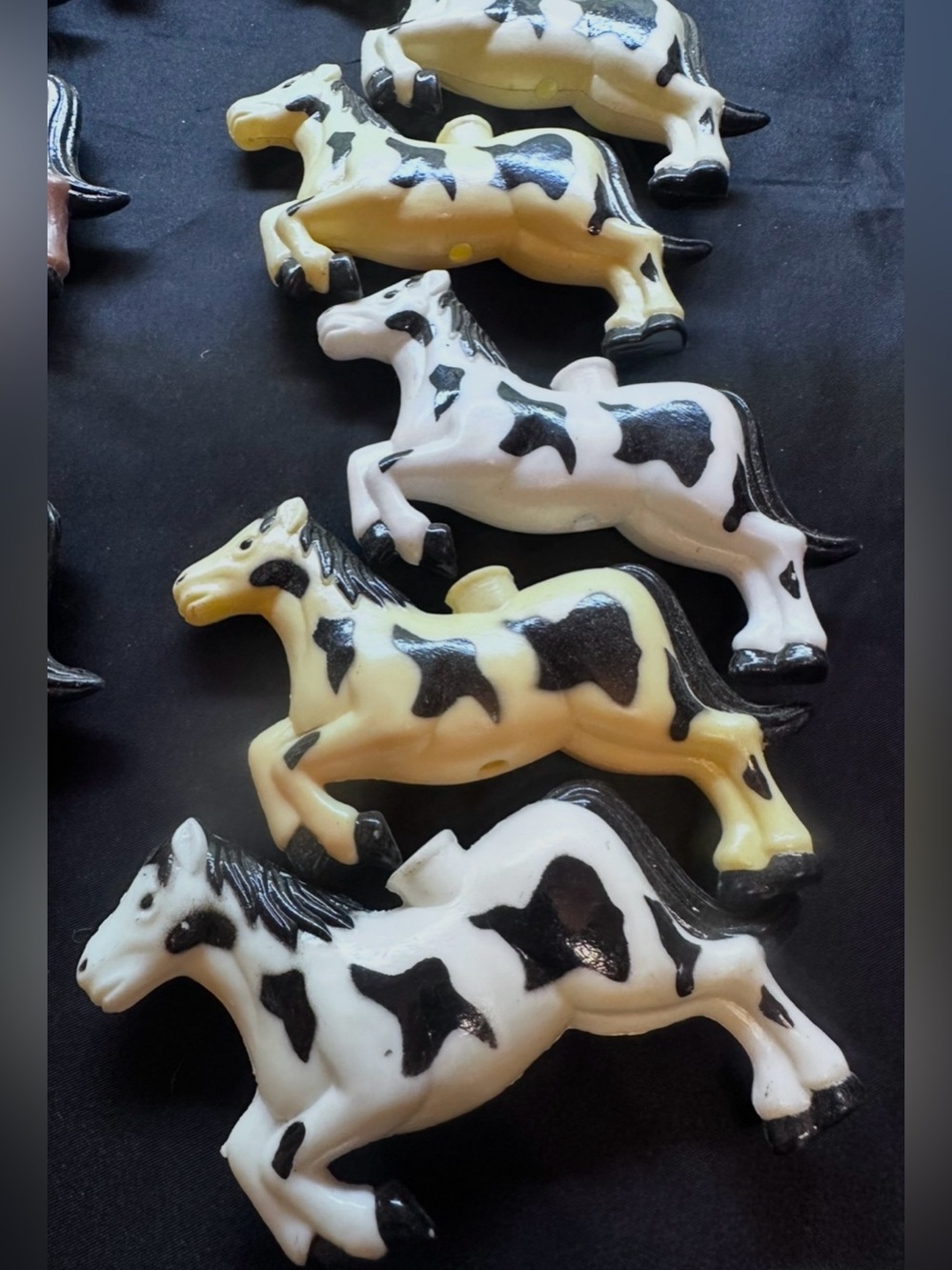 21 Assorted Horses-Yellow, Brown, White/Black Set- String of light horses - Picture 3 of 4